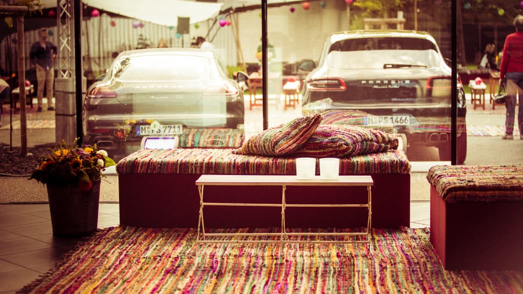 Einzigartige Konzepte: Sommerfest in der Porsche Niederlassung München Süd. brandarena richtet die Sommerfeste in der Porsche Niederlassung München Süd aus, mit einzigartigen Event-Konzepten.