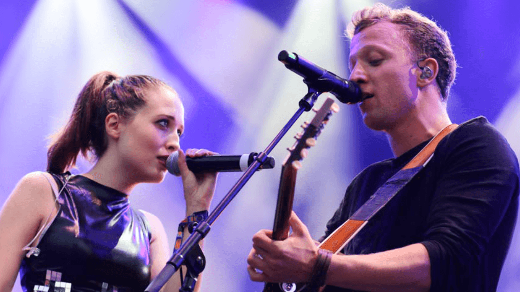 ANTENNE BAYERN Sommerfest | Organisiert von brandarena Alice Merton und Joris singen auf der Bühne beim ANTENNE BAYERN Sommerfest in Rosenheim.